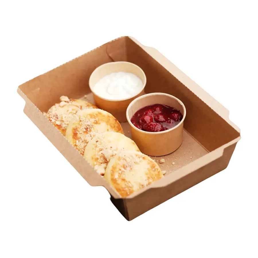 Сирники зі сметаною та ягідним соусом